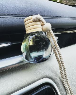 Pokud milujete parfémy, díky vůním Smell of life si je můžete užít ve Vašem autě 😍 Nově je najdete v naší nabídce. Krásný...